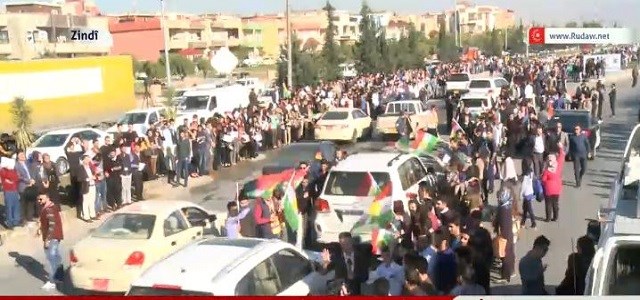 Dihok bi germî pêşwazî li Barzanî dike (Vîdeo)