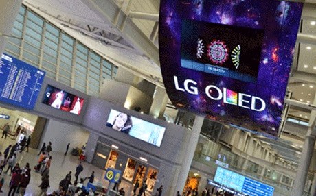 "LG" تطلق أكبر شاشة "OLED" في العالم
