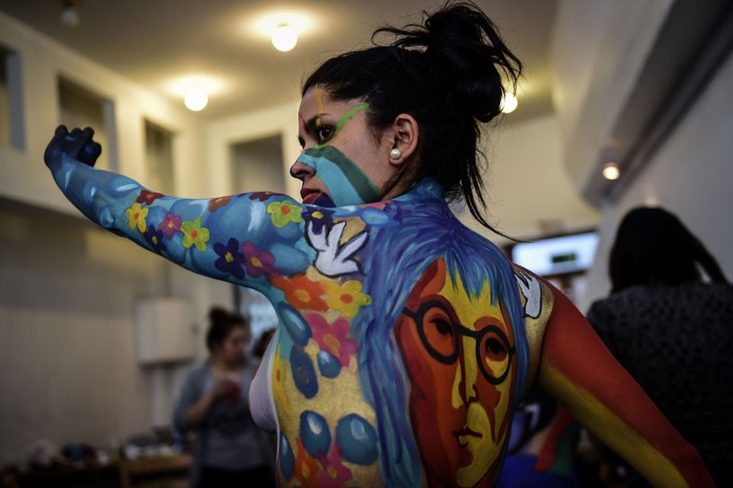 ŞÎLÎ - Navdarên mûzîkê li ser bedenên rengîn