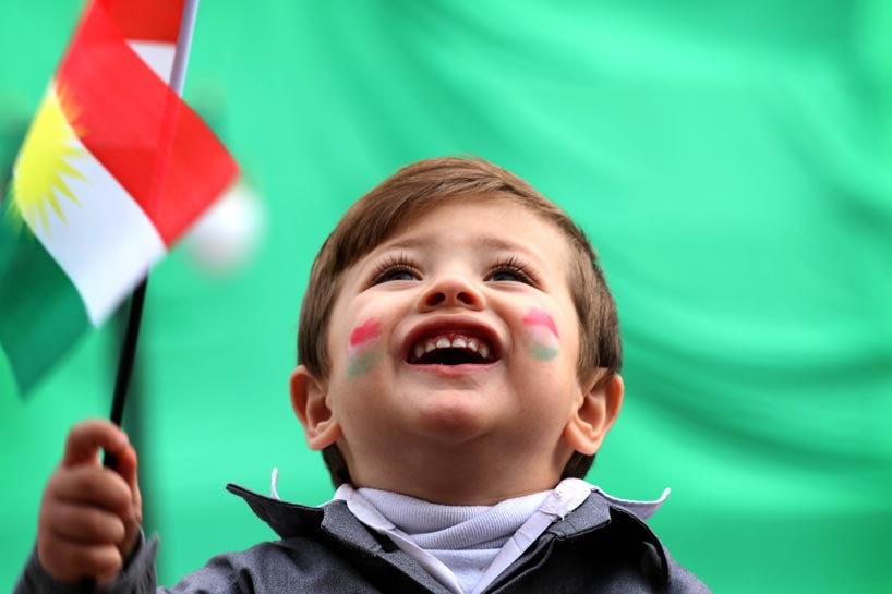 Kuçeyên Hewlêrê bi Ala Rengîn hate xemilandin