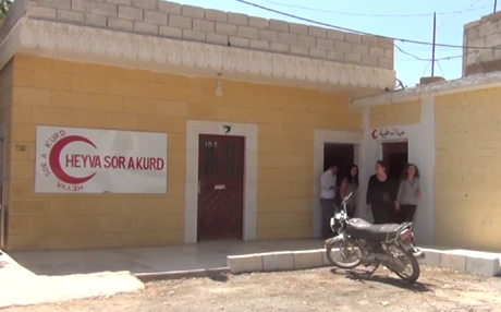 Heyva Sor a Kurd alîkariya Rojava dike