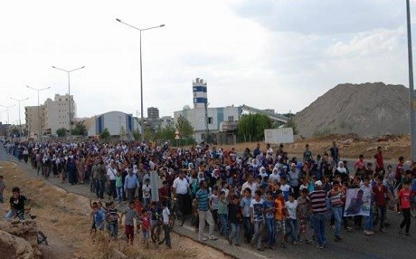 Gever tevlîhev bû / Hezex ber bi Cizîrê ve dimeşe