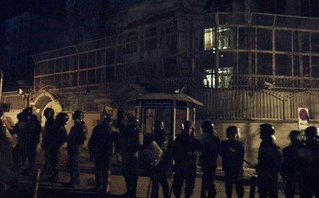 TAHRAN - Elçilik binası ateşe verildi!