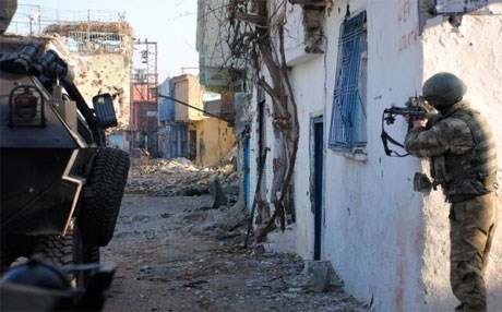 شەڕ رای گشتی لە باكووری كوردستان دابەش دەكات