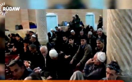 Ormiye – Îran nahêle kurd di mizgefta xwe de nimêj bikin!