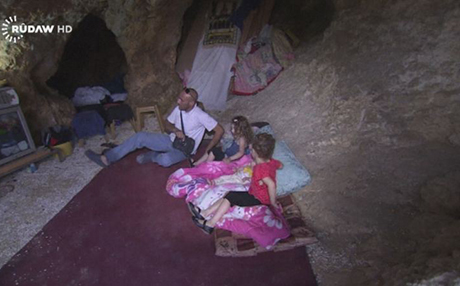 گەڕانەوە بۆژیان لە ئەشکەوتدا