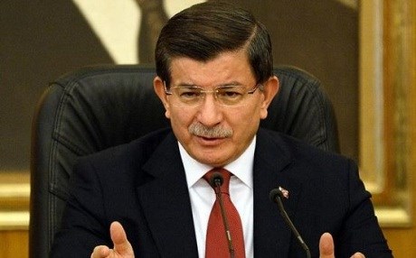 Vîdyo/ Xortê kurd, pasewanê Davûtoglu dîn kir: Faşo Davût!