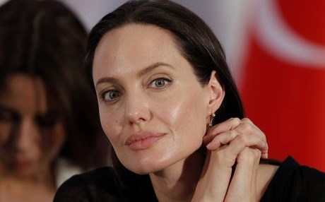 ئەنجێلینا جولی چاودێری ژیانی کۆچبەران دەکات