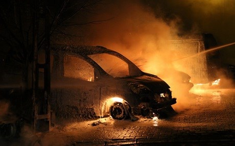 VİDEO/İSTANBUL - 7 araç yakıldı / Kahvehane tarandı