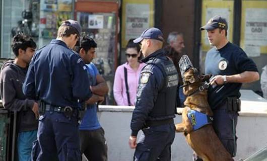 القبض على ثلاثة شبان عراقيين في اليونان بشبهة التطرف
