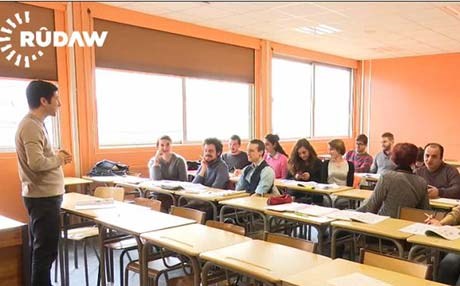 ماموستایانی زمانی فەرەنسی لە زانکۆیەکی فەرەنسا زمانی کوردیش دەخوێنن