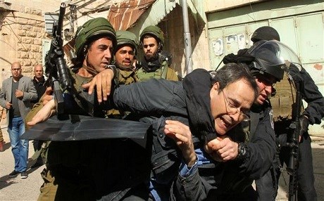 Komek cihû bi hêceta piştgiriya filistîniyan hatin girtin!