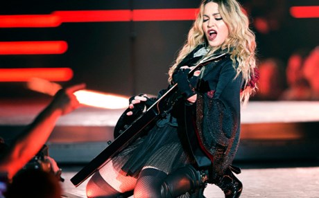 بەوێنە.. مادۆنا گەیشتە هۆنگ کۆنگ