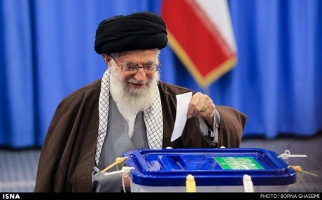 Hilbijartinên Îranê bi dengdana rêberê wî welatî Elî Xamineyî dest pê bûn