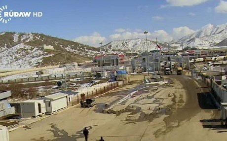 Deriyê Başmax dîsa vebû – Bi sedan wesayît li ser sînor kom bûne!