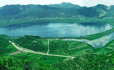 Hikûmeta Îranê vîllayên derdora gola Zirêbarê dirûxîne!