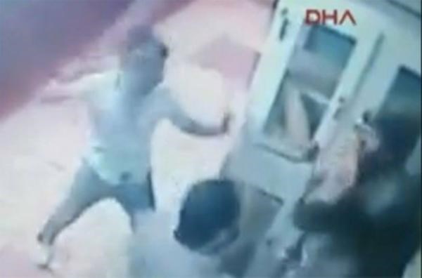 بەهۆی "دزینی سەموون" دوو منداڵی سووری دارکاری کران