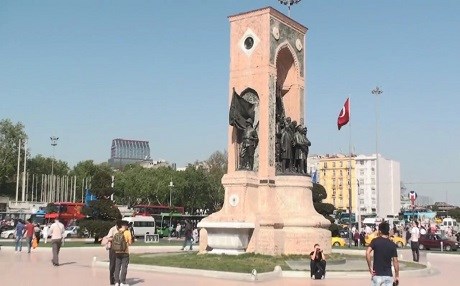 Taksim’de silah sesleri
