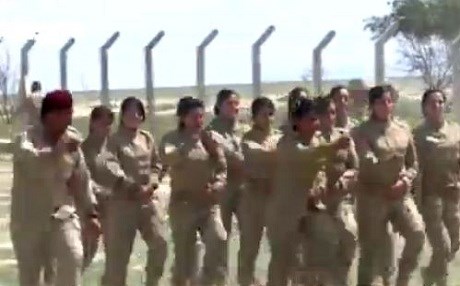 Bi sedan keç û xortên êzîdî dest bi perwerdeya leşkerî kirin!