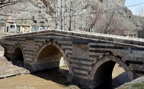 VAN - Tarihi köprü yıkılabilir