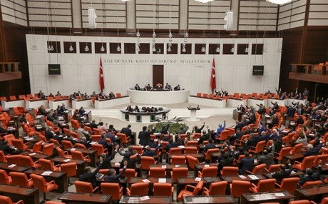 Şêwirmendê Davutoglu: Rakirina parêzbendiyê tenê zextan li HDPyiyan nake