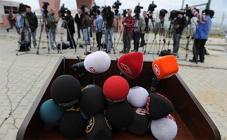 ‘Li Tirkiyê rojnamegerî ber bi tariyê ve diçe’