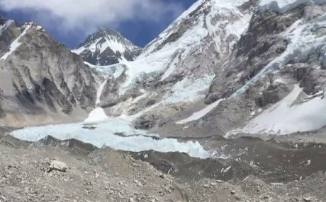 Disasters, earthquake and avalanche fail to deter Everest mountaineers and trekkers