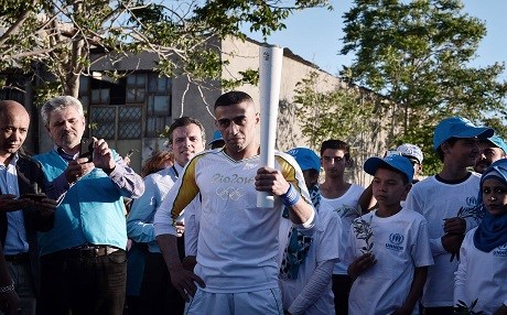 Olimpiyat meşalesi Suriyeli sığınmacıda