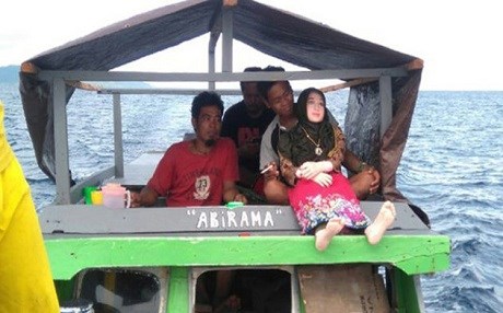 Şişme kadına tesettür