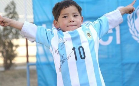 حركة طالبان تهدد عائلة عاشق ميسي في أفغانستان