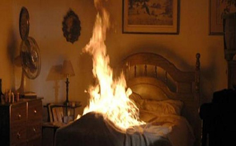 ئاگری لە ژنەكەی و منداڵەكانی بەردا