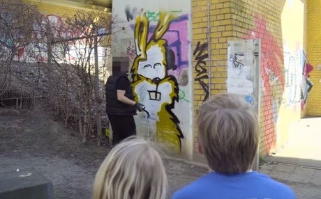 VİDEO - Nazi sembolü ‘tavşan’ oldu