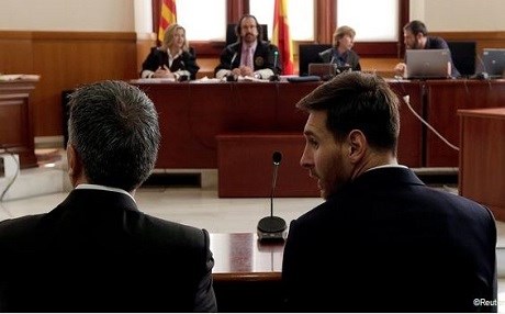 Yıldız futbolcu hakim karşısında