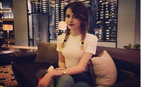 Sonya Beytûşî modeltîya Sarkis kir