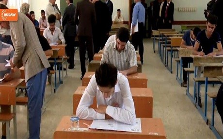 Lise sınavında kopya ve hırsızlık!