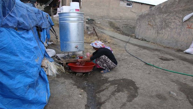 Şehrin dibindeki çadırlarda yaşam mücadelesi