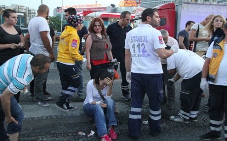 Uykusuz sürücü metrobüsü devirdi