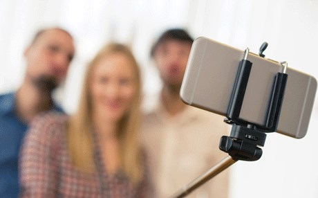 پزیشكانی پێست له‌باره‌ی سێڵفی هۆشداری ده‌ده‌ن