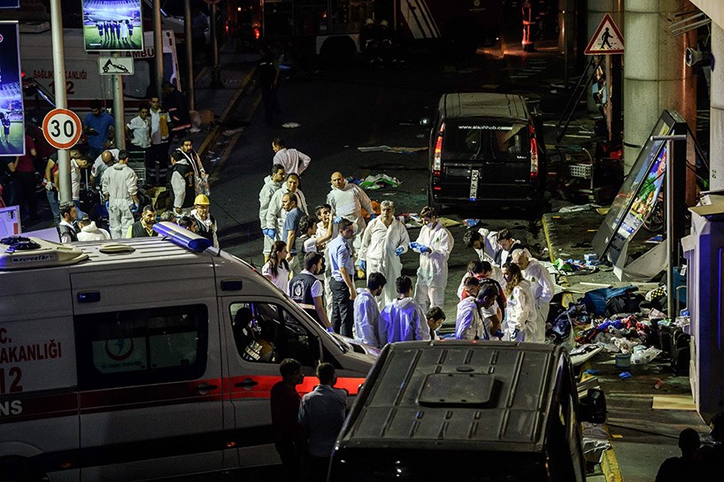 فڕۆکەخانەی ئەتاتورک لە ئیستەنبوڵ دوای تەقینەوەکان