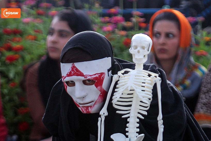 FOTO – Doğu Kürdistan’da sokak tiyatrosu