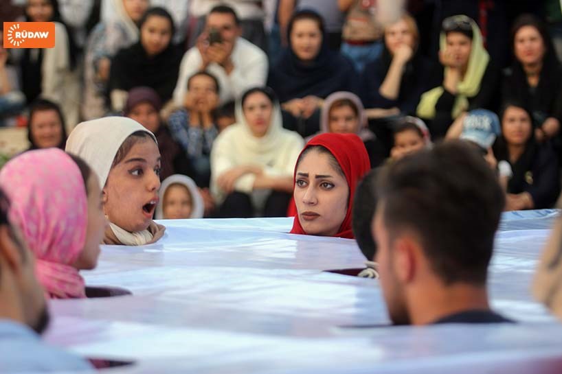 WÊNE – Li kolanên Rojhilata Kurdistanê şanogerî