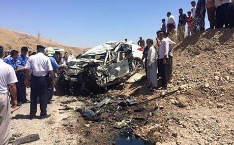 Kamyonekê otomobîleke KIA pelixand: 3 kes mirin