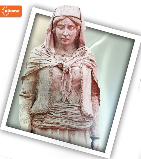 پەیکەری 120 ژنی کورد لە بازاڕێکی هەولێر دانراون