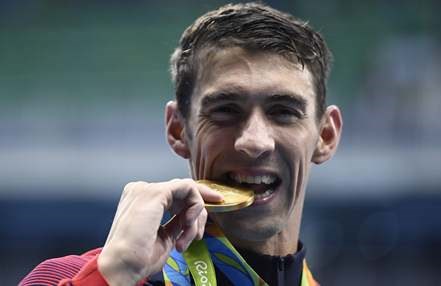 فیلیپس لە بردنەوەی میدالیای زێڕ رکابەری وڵاتان دەکات