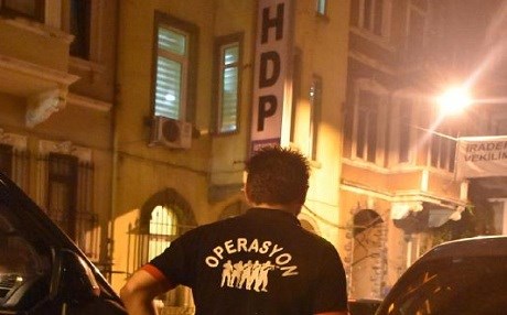 VİDEO - HDP’ye baskın: Gözaltılar var