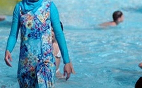 Tesettür mayoya yasak