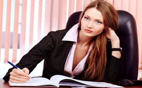 FT: Kadınlar daha az kazanıyor