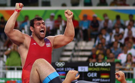 "میدالیا ئۆڵیمپییه‌كه‌م پێشكه‌شی گه‌لى كورد و شاری سنه‌ ده‌كه‌م"