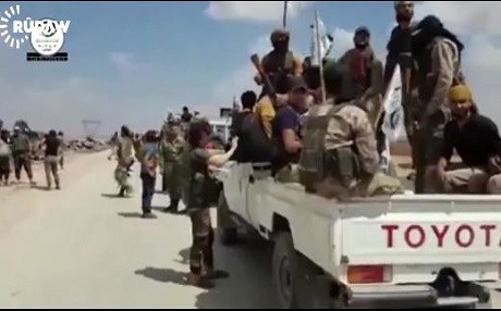 FSA takes control of al-Rai while ISIS holes up behind human shields in al-Bab