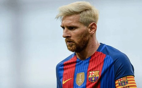 ميسي يكشف سر تغيير لون شعره